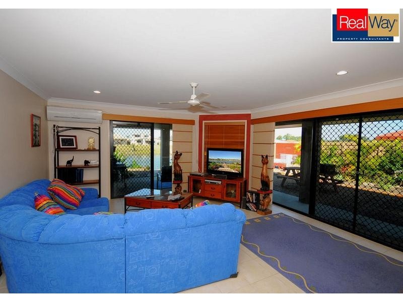 14 Earl St Vincent Cct, Eli Waters QLD 4655