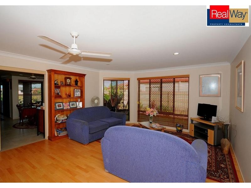 14 Earl St Vincent Cct, Eli Waters QLD 4655