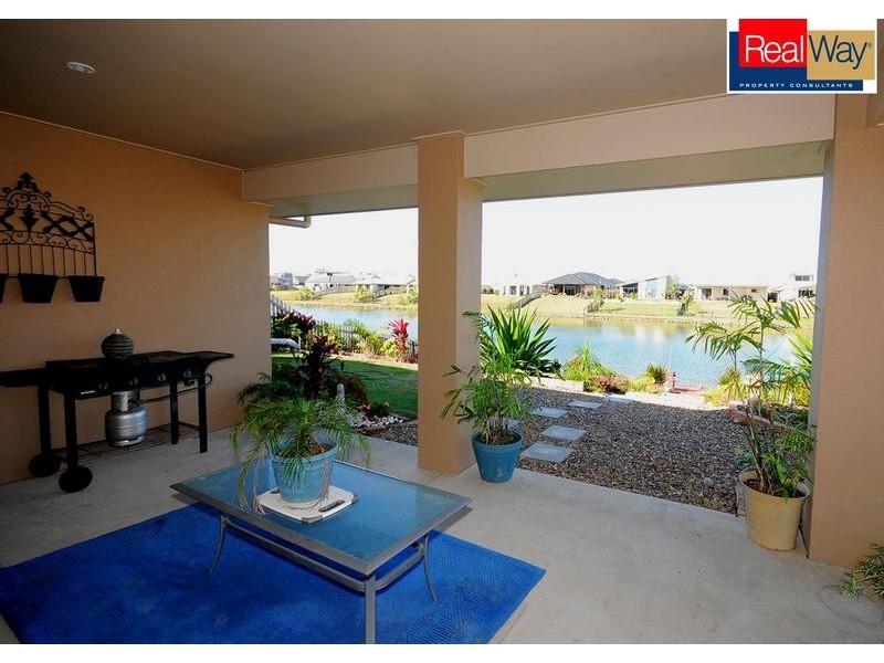 14 Earl St Vincent Cct, Eli Waters QLD 4655