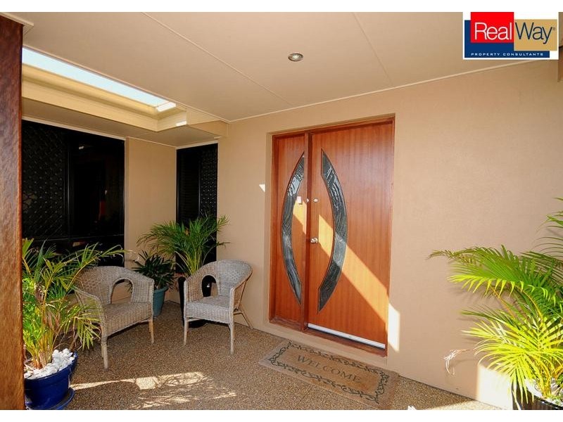 14 Earl St Vincent Cct, Eli Waters QLD 4655