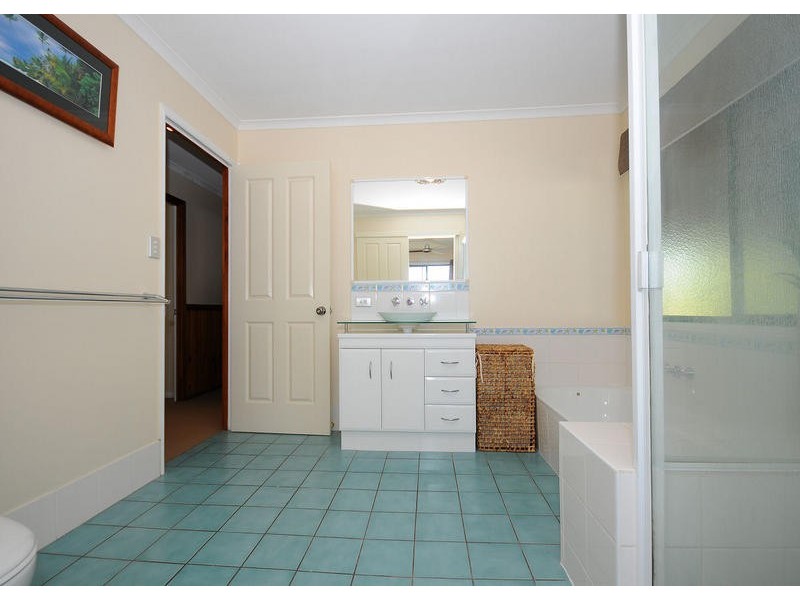 8 Mylne Court, Torquay QLD 4655