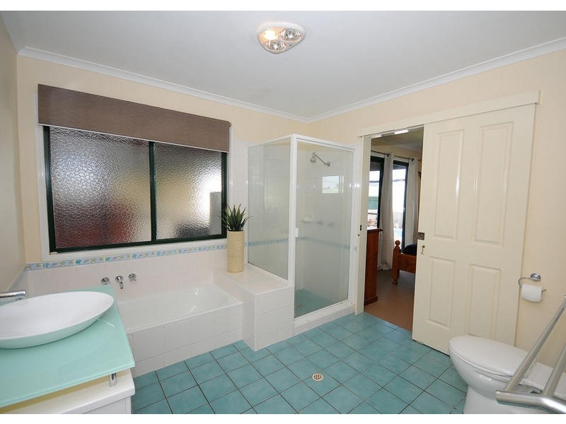 8 Mylne Court, Torquay QLD 4655
