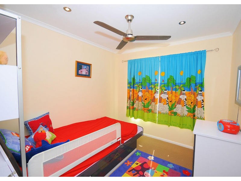 8 Mylne Court, Torquay QLD 4655