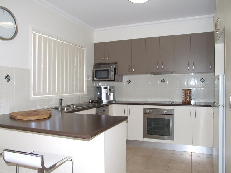 32 Earl St Vincent Circuit, Eli Waters QLD 4655