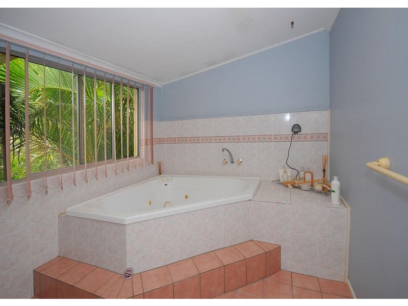 7 Jacaranda St, Torquay QLD 4655