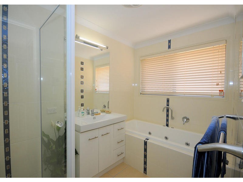 16 Kingston Ct, Point Vernon QLD 4655