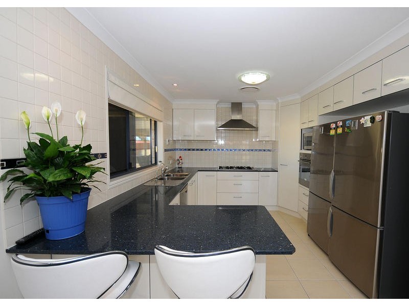 16 Kingston Ct, Point Vernon QLD 4655