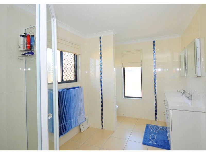 16 Kingston Ct, Point Vernon QLD 4655