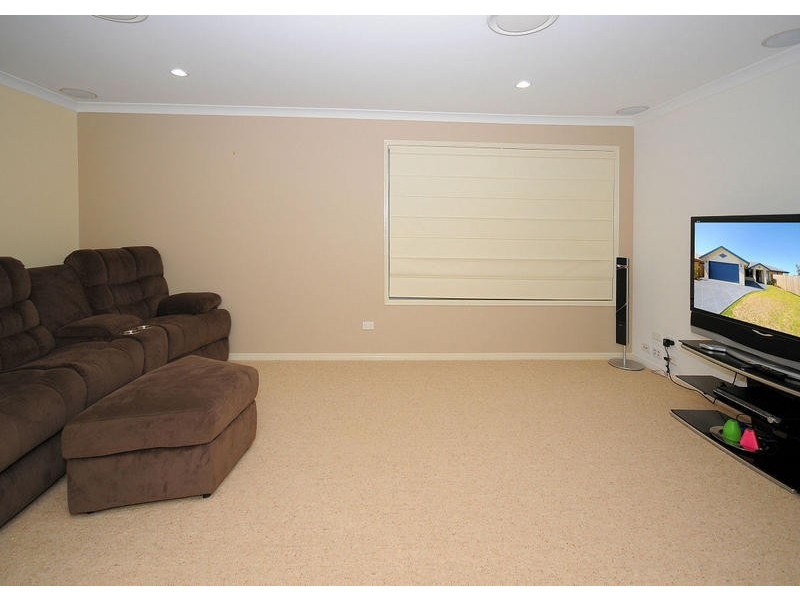 16 Kingston Ct, Point Vernon QLD 4655