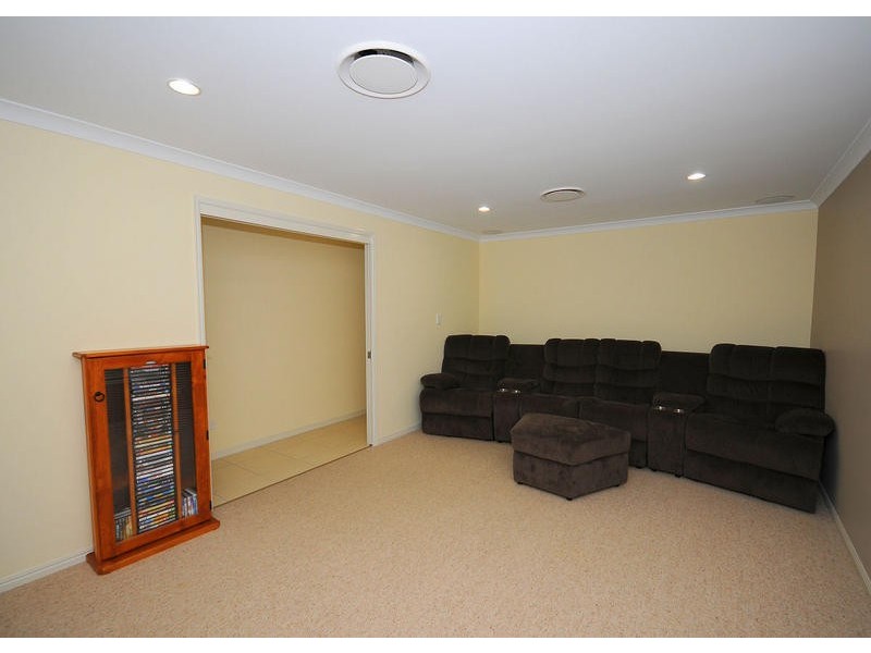 16 Kingston Ct, Point Vernon QLD 4655