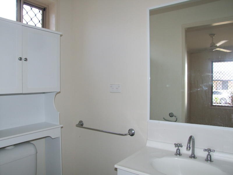 9 Kensi Ct, Point Vernon QLD 4655