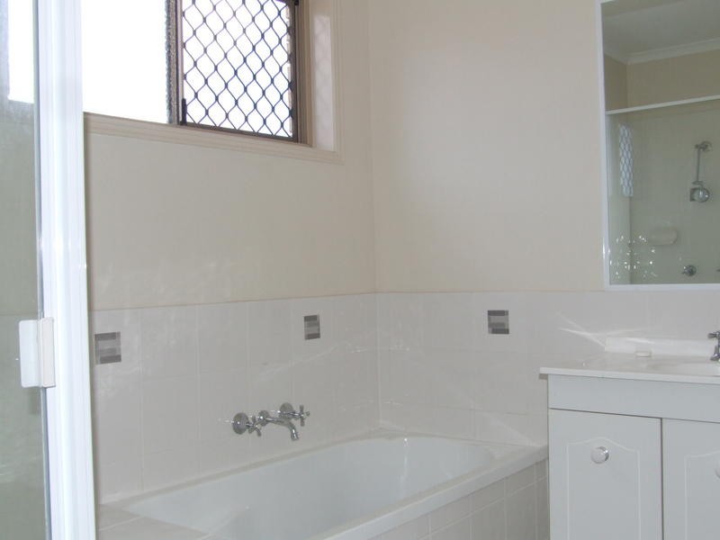 9 Kensi Ct, Point Vernon QLD 4655