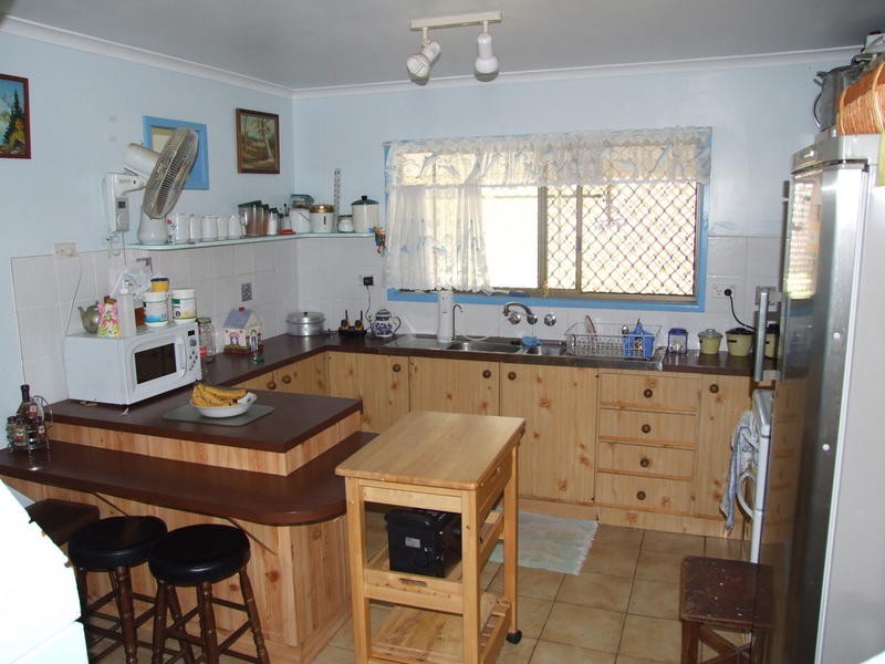 100 Denmans Camp Rd, Torquay QLD 4655