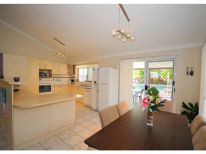 28 Fairway Drive, Urraween QLD 4655