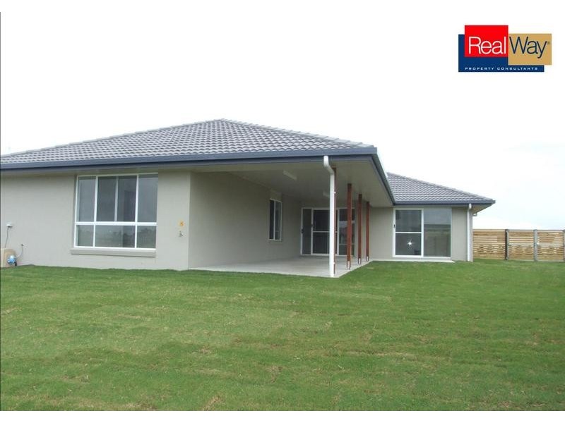 11 Bounty Cct, Eli Waters QLD 4655