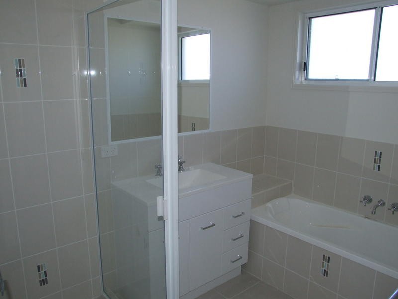 11 Bounty Cct, Eli Waters QLD 4655