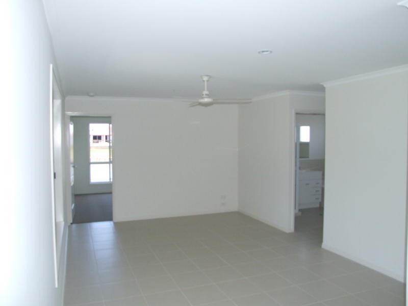 11 Bounty Cct, Eli Waters QLD 4655