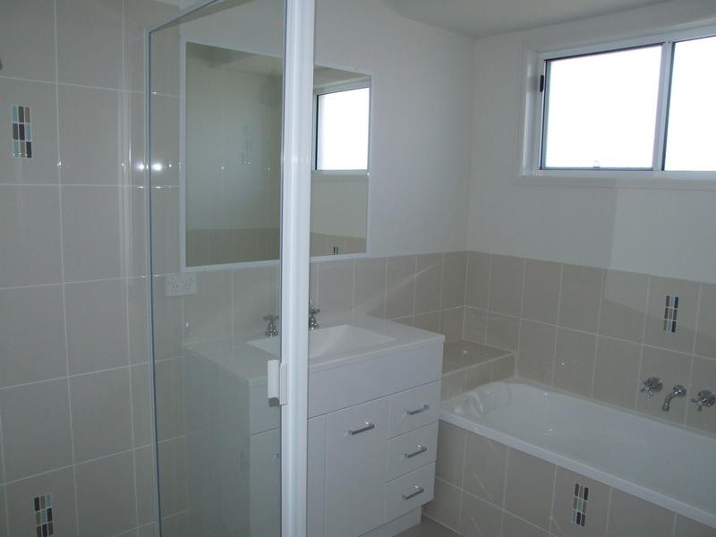 11 Bounty Cct, Eli Waters QLD 4655