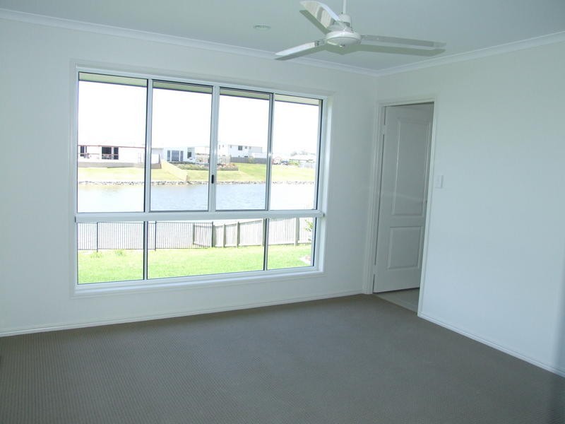 11 Bounty Cct, Eli Waters QLD 4655