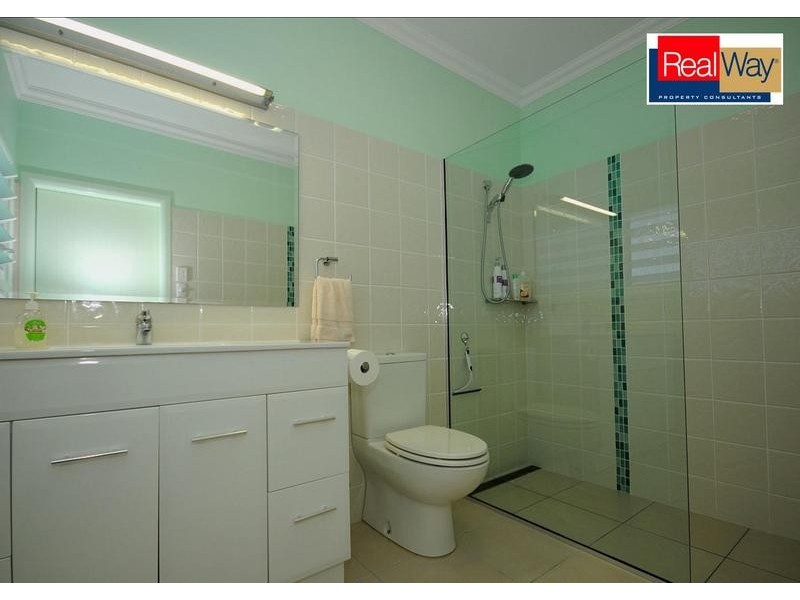 11 Aplin St, Point Vernon QLD 4655