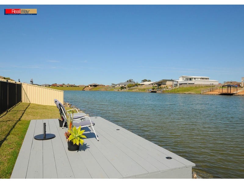 52 Earl St Vincent Cct, Eli Waters QLD 4655