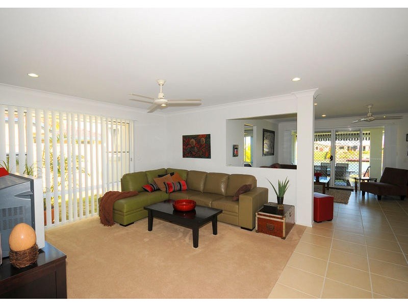 52 Earl St Vincent Cct, Eli Waters QLD 4655