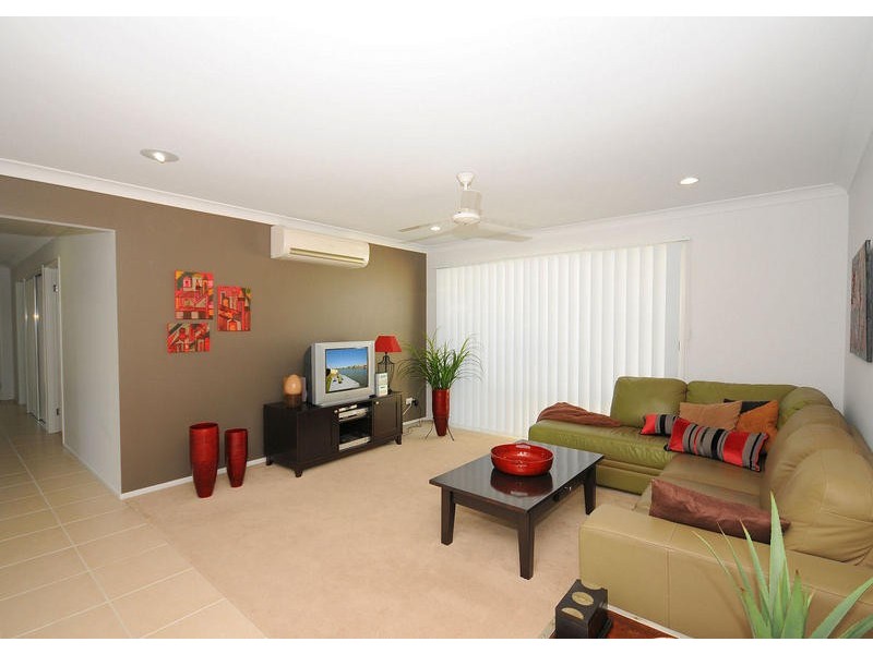 52 Earl St Vincent Cct, Eli Waters QLD 4655