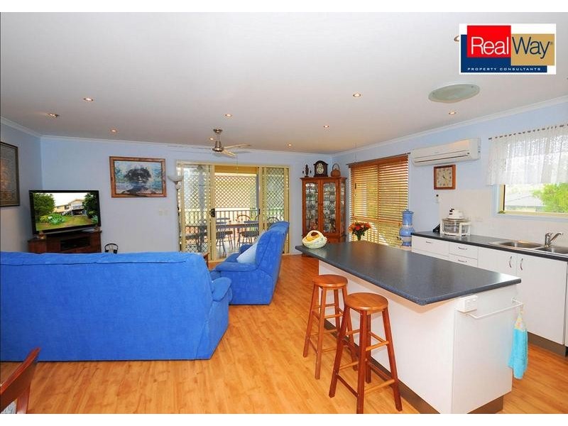 17 Andersen Ave, Urraween QLD 4655