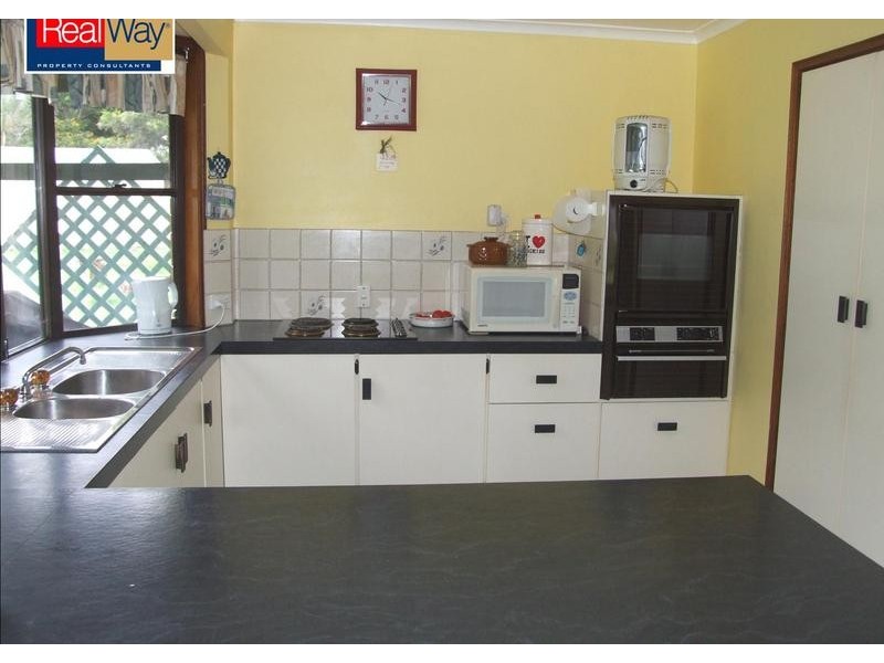 21 Desmond Dve, Toogoom QLD 4655