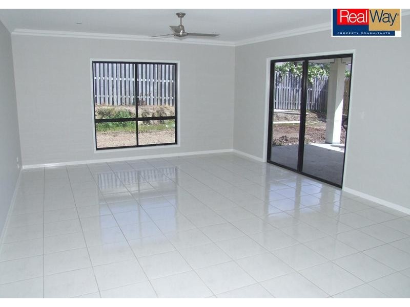 11 Parklands Blvd, Wondunna QLD 4655