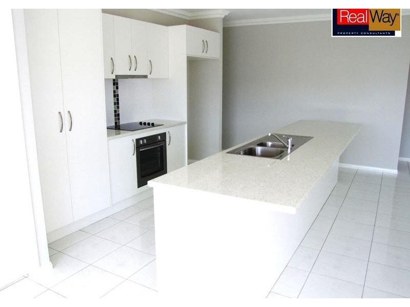 11 Parklands Blvd, Wondunna QLD 4655