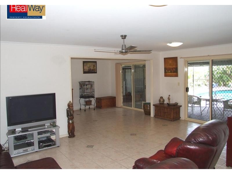 26 Bowerbird Ave, Eli Waters QLD 4655
