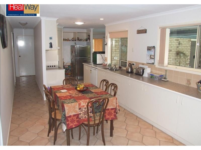 26 Bowerbird Ave, Eli Waters QLD 4655