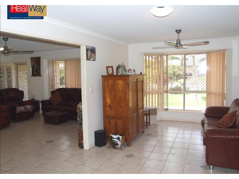 26 Bowerbird Ave, Eli Waters QLD 4655