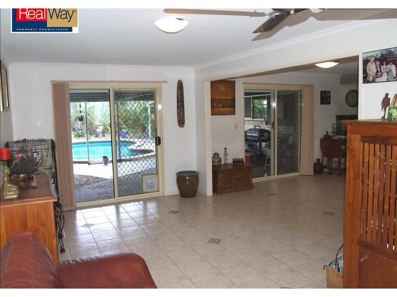 26 Bowerbird Ave, Eli Waters QLD 4655