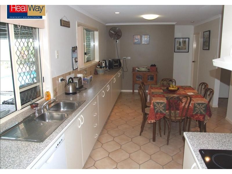 26 Bowerbird Ave, Eli Waters QLD 4655