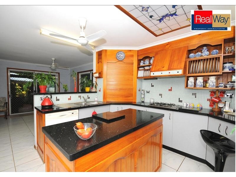 2 William St, Urangan QLD 4655
