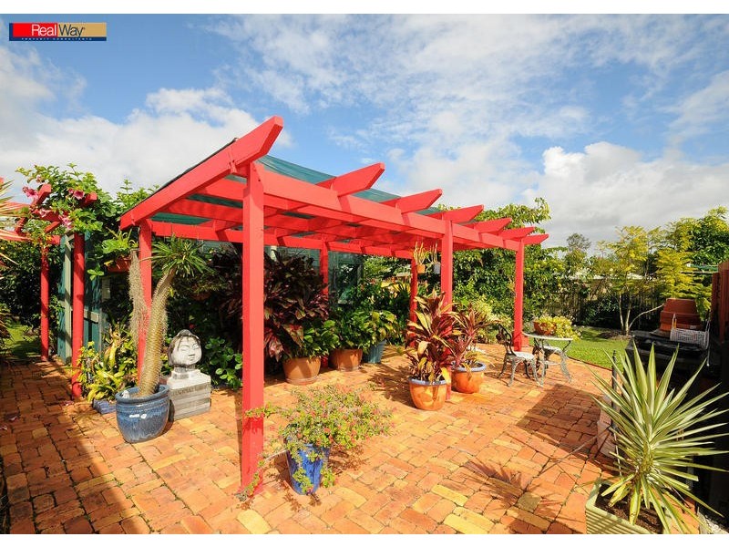 1 Merrilyn Crt, Urangan QLD 4655