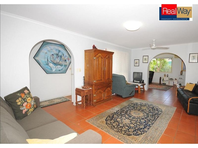 1 Merrilyn Crt, Urangan QLD 4655