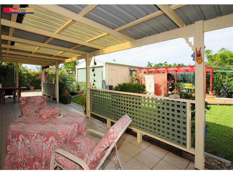 1 Merrilyn Crt, Urangan QLD 4655