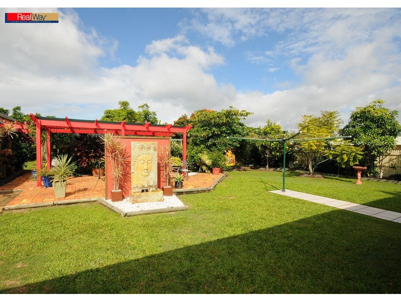 1 Merrilyn Crt, Urangan QLD 4655