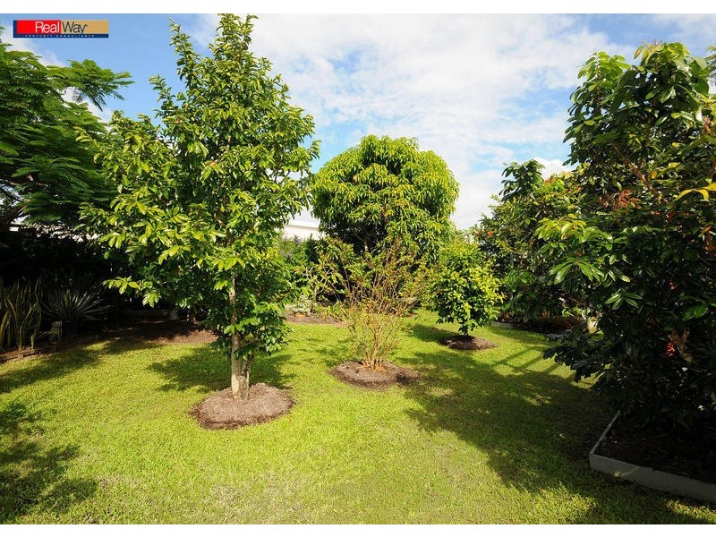 1 Merrilyn Crt, Urangan QLD 4655