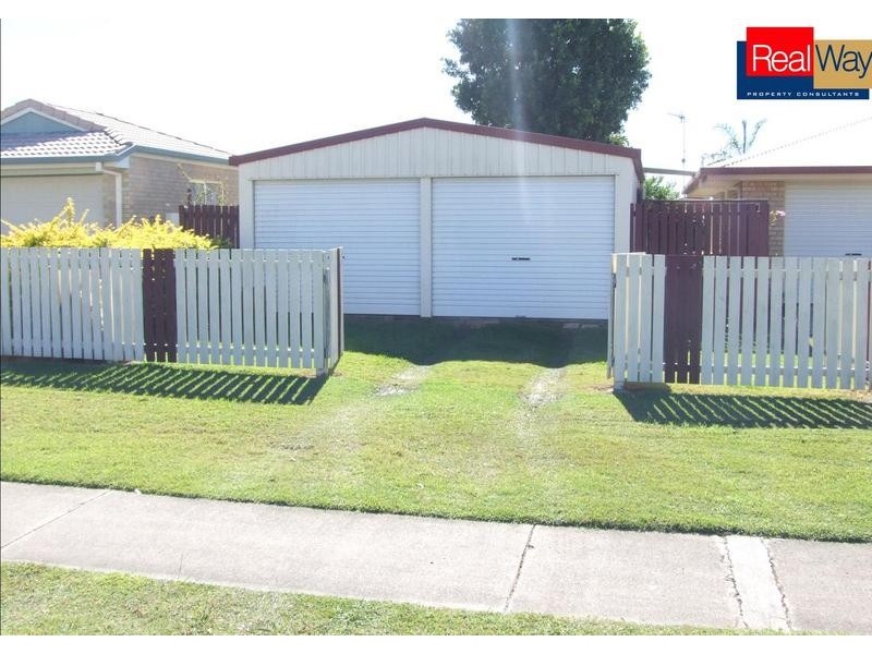 54 Moolyyir St, Urangan QLD 4655