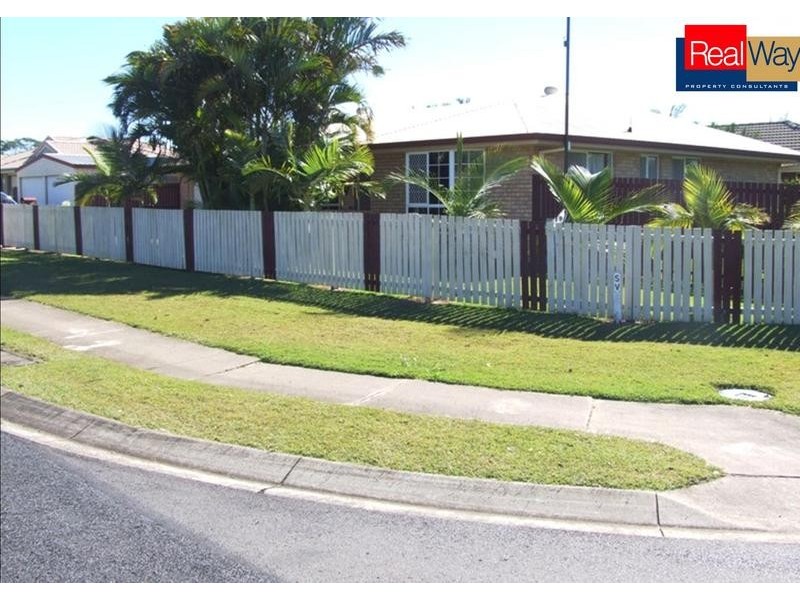 54 Moolyyir St, Urangan QLD 4655
