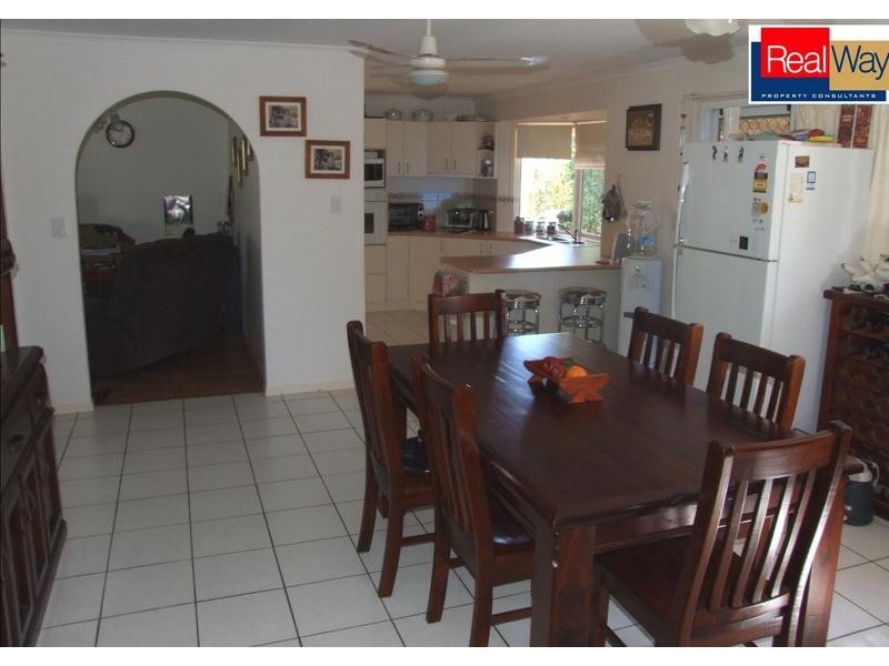 54 Moolyyir St, Urangan QLD 4655