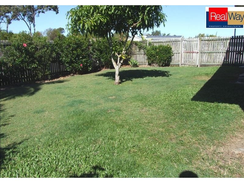 54 Moolyyir St, Urangan QLD 4655