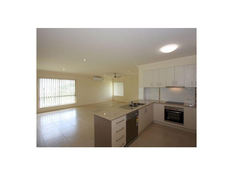 8 Morgan Cct, Urraween QLD 4655