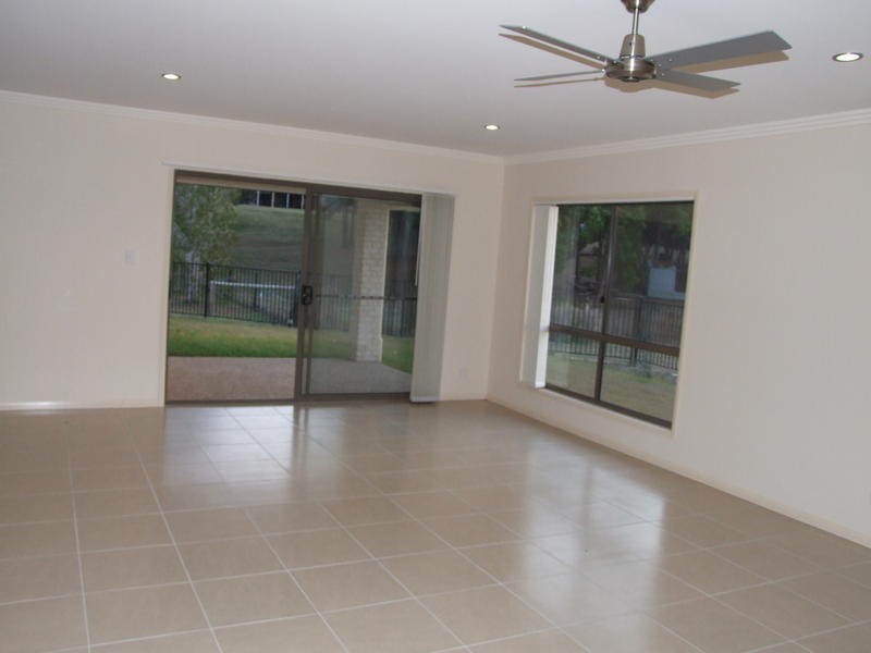 8 Morgan Cct, Urraween QLD 4655