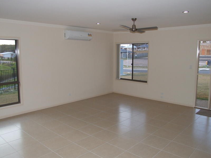 8 Morgan Cct, Urraween QLD 4655