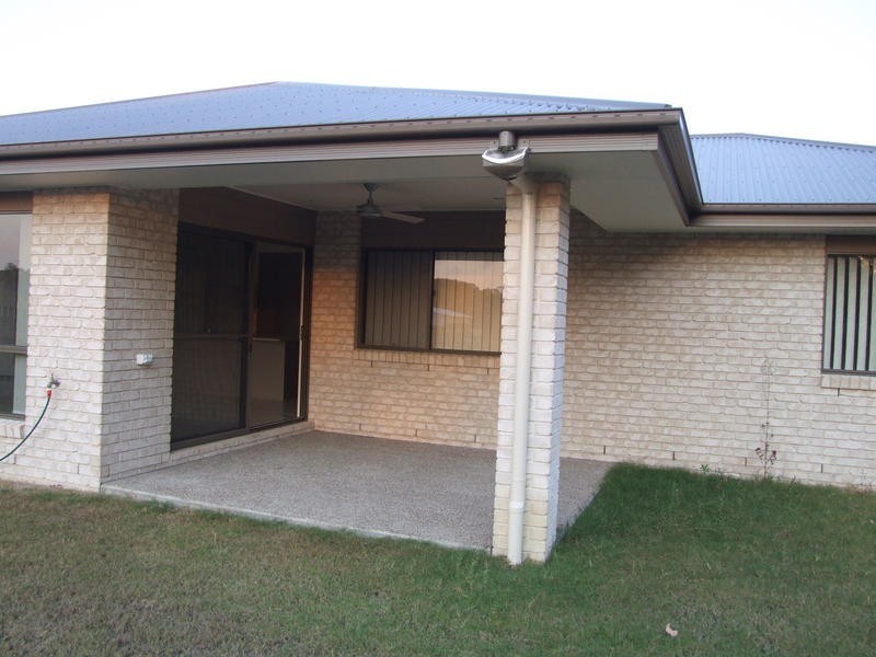 8 Morgan Cct, Urraween QLD 4655